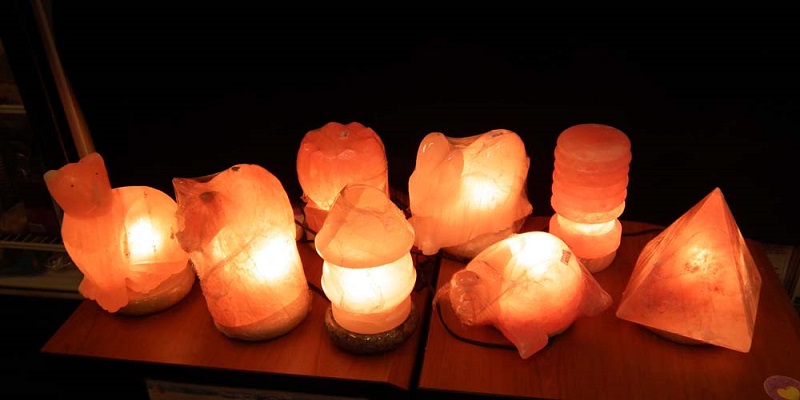This image shows that this is a group of himalayan salt lamps